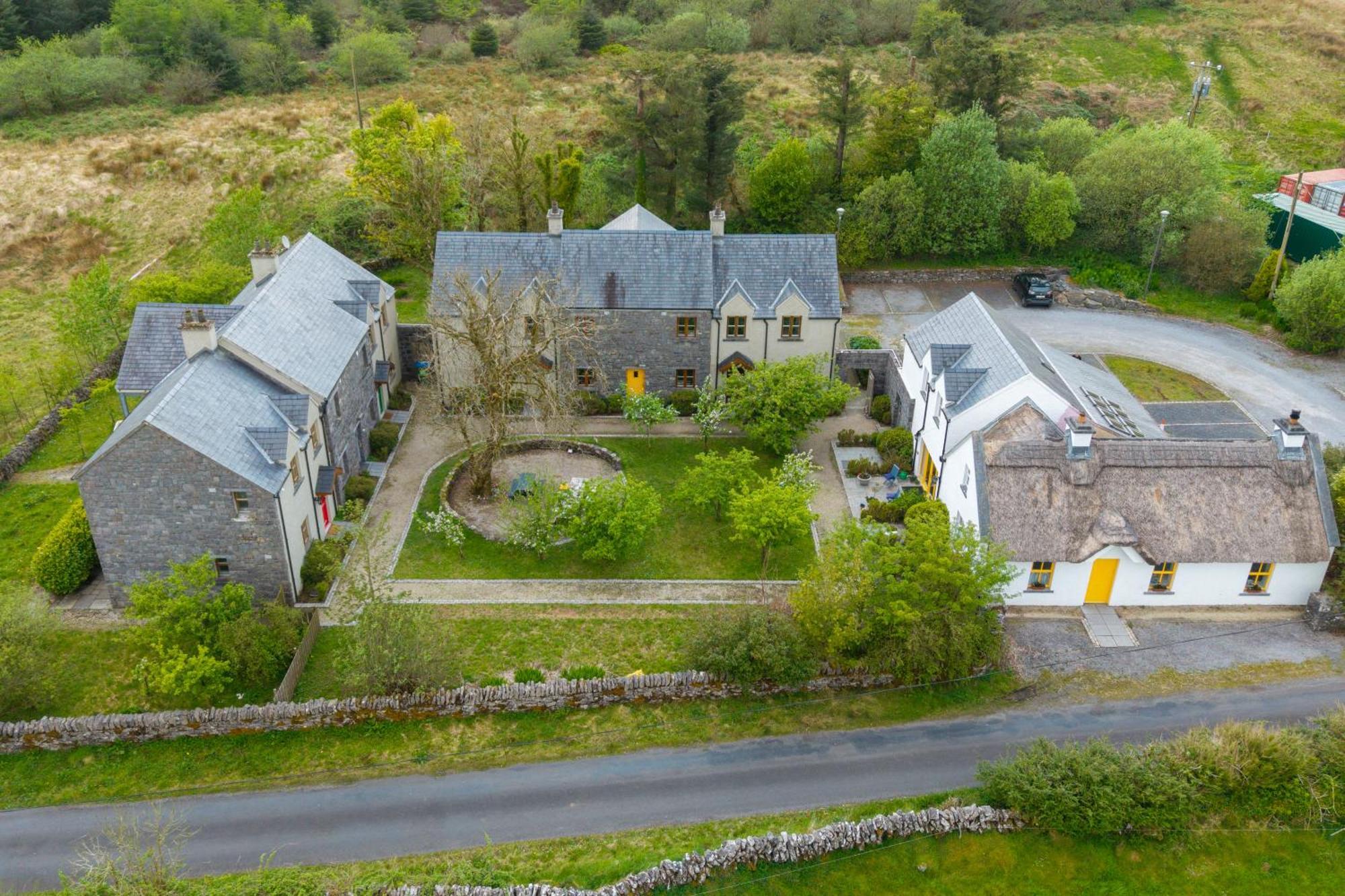 Burren Court Lodge Балливон Экстерьер фото