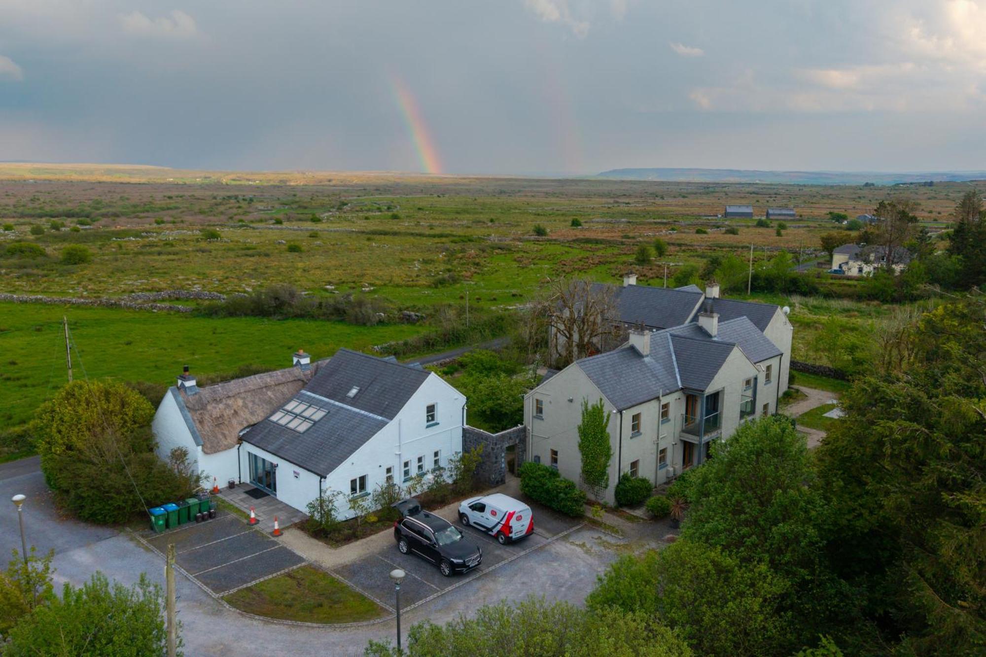 Burren Court Lodge Балливон Экстерьер фото